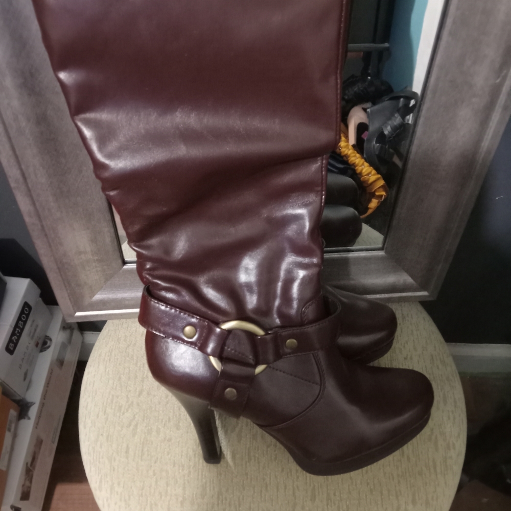 Shoes - Picture 6 of 16